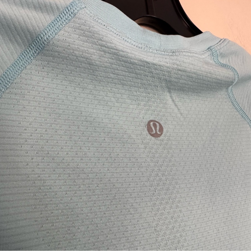 Lululemon Swiftly Tech Sky Blue Short Sleeve Tee shirt  size 6 - Picture 4 of 5